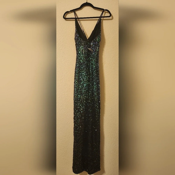 Pear Culture Deep V-Neck Ombre Sequin X-Back High Slit Long Dress - Picture 6 of 12